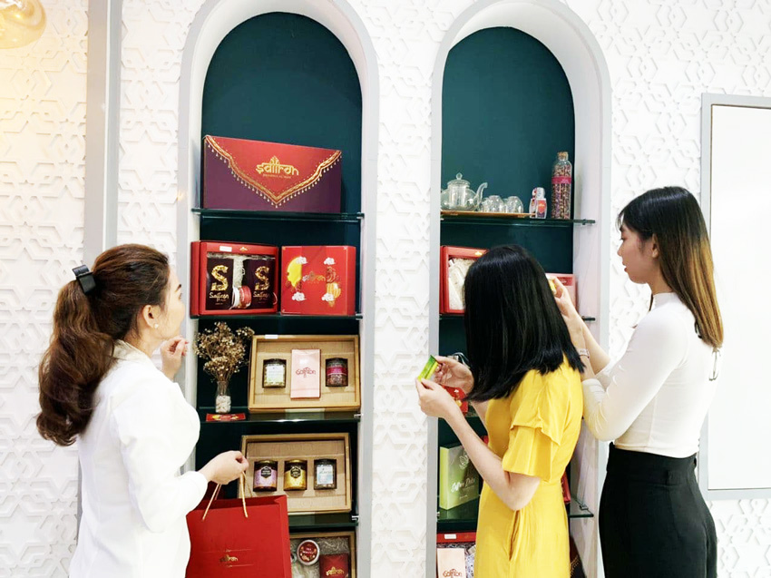 [ZAHRA #6] – Saffron Salam và Mứt Sen, táo đỏ