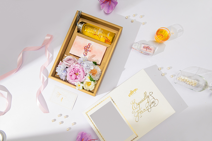 [HỘP QUÀ J’ADORE GIFT SET #01] Saffron Jahan và bình thủy tinh